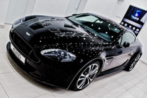 Aston martin vantage s zabezpieczony powłoką ceramiczną 4nano rock