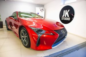 Czerwony lexus lc z powłoką ceramiczną 4nano rock